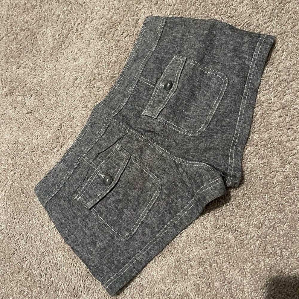 Express Shorts - Picture 2 of 2